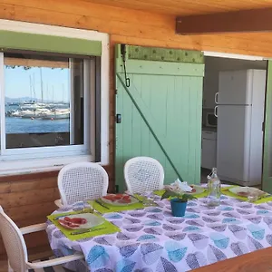  Hébergement de vacances Maison De Pêcheur Les Pieds Dans L'eau Giens